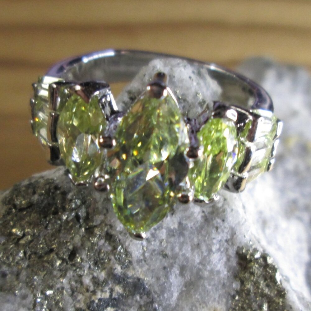 Marquise cut Green Cubic Zirconia Fashion ring